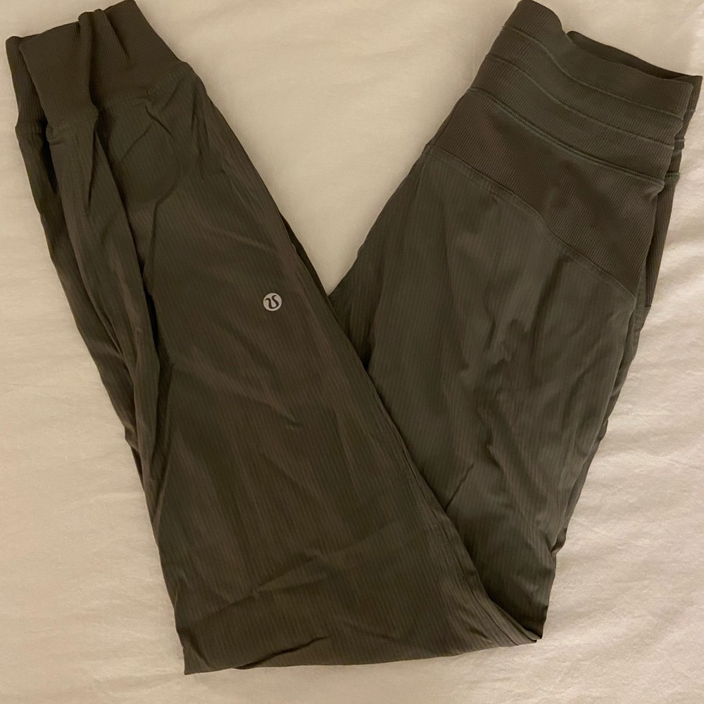 LULULEMON sz 2 Dance Studio Joggers Grey Sage